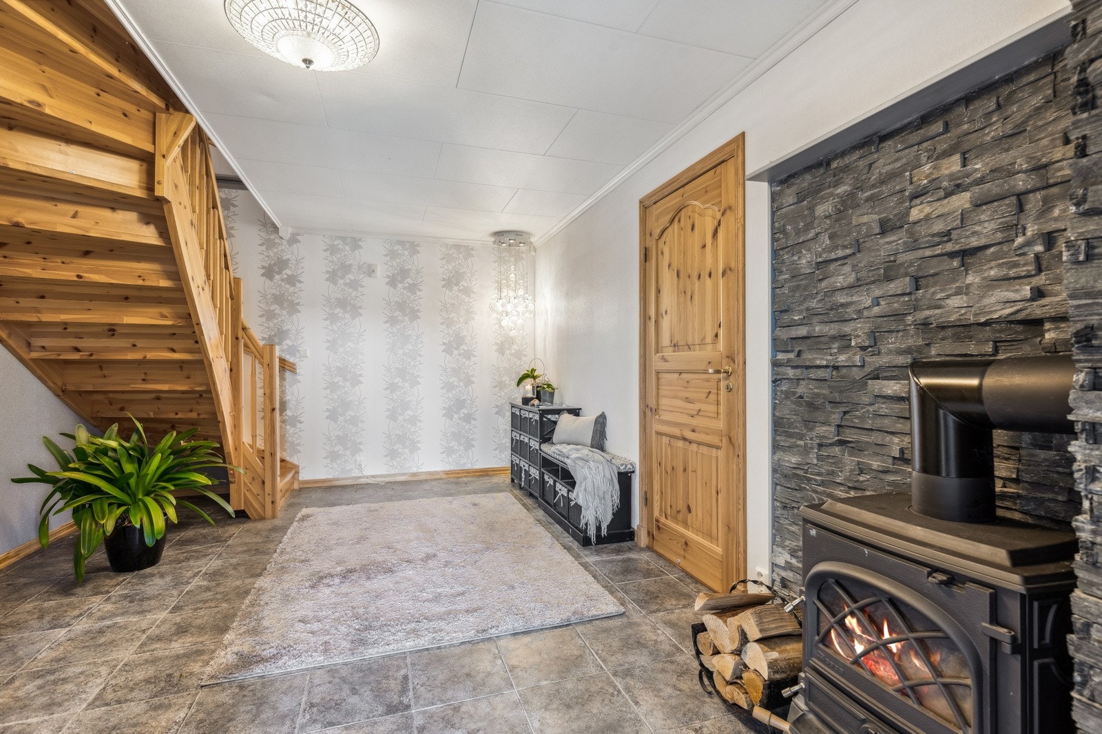 Luftig hall med vannbåren gulvvarme. Galleribilde