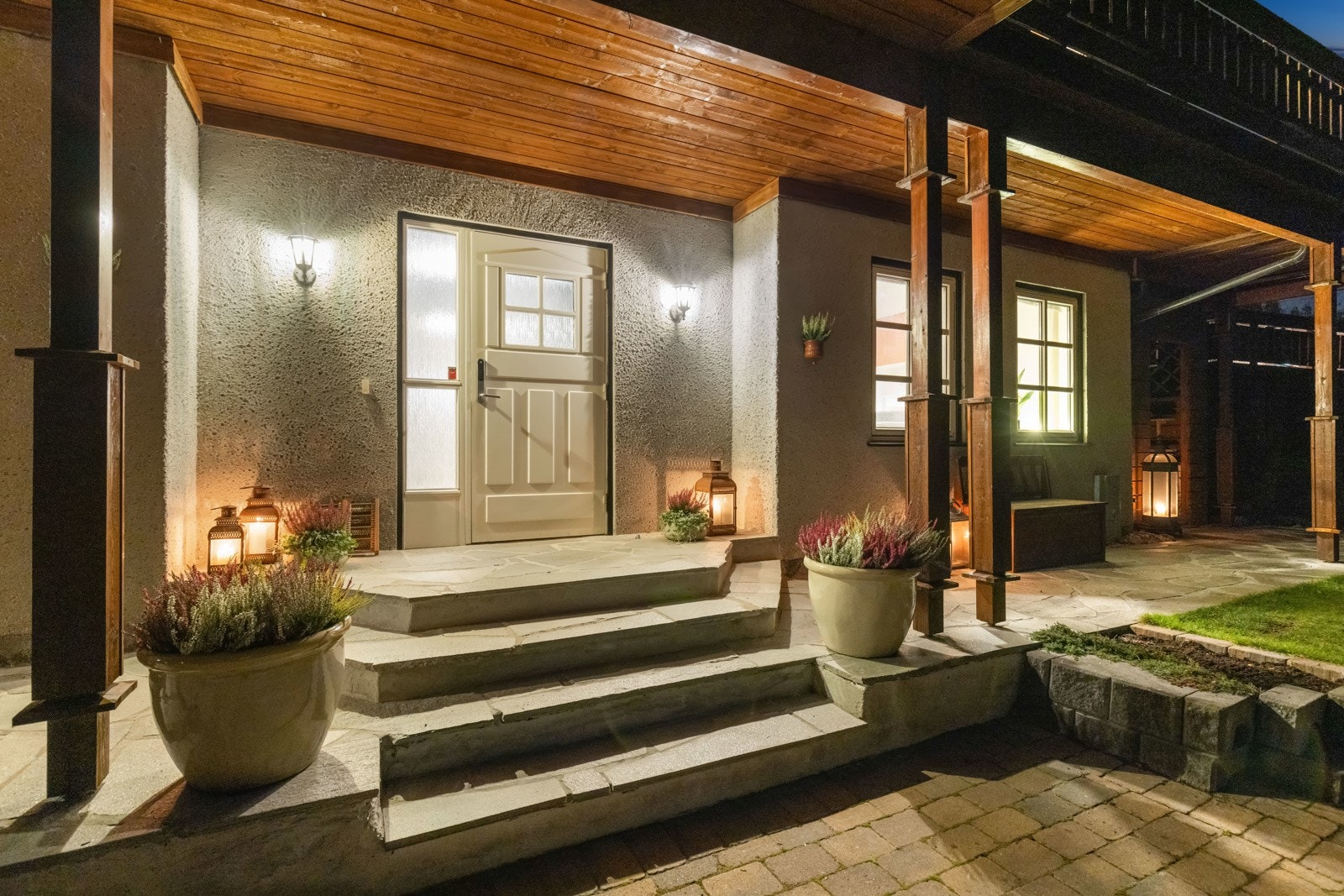 Inngangsdøren har kodelås. Galleribilde