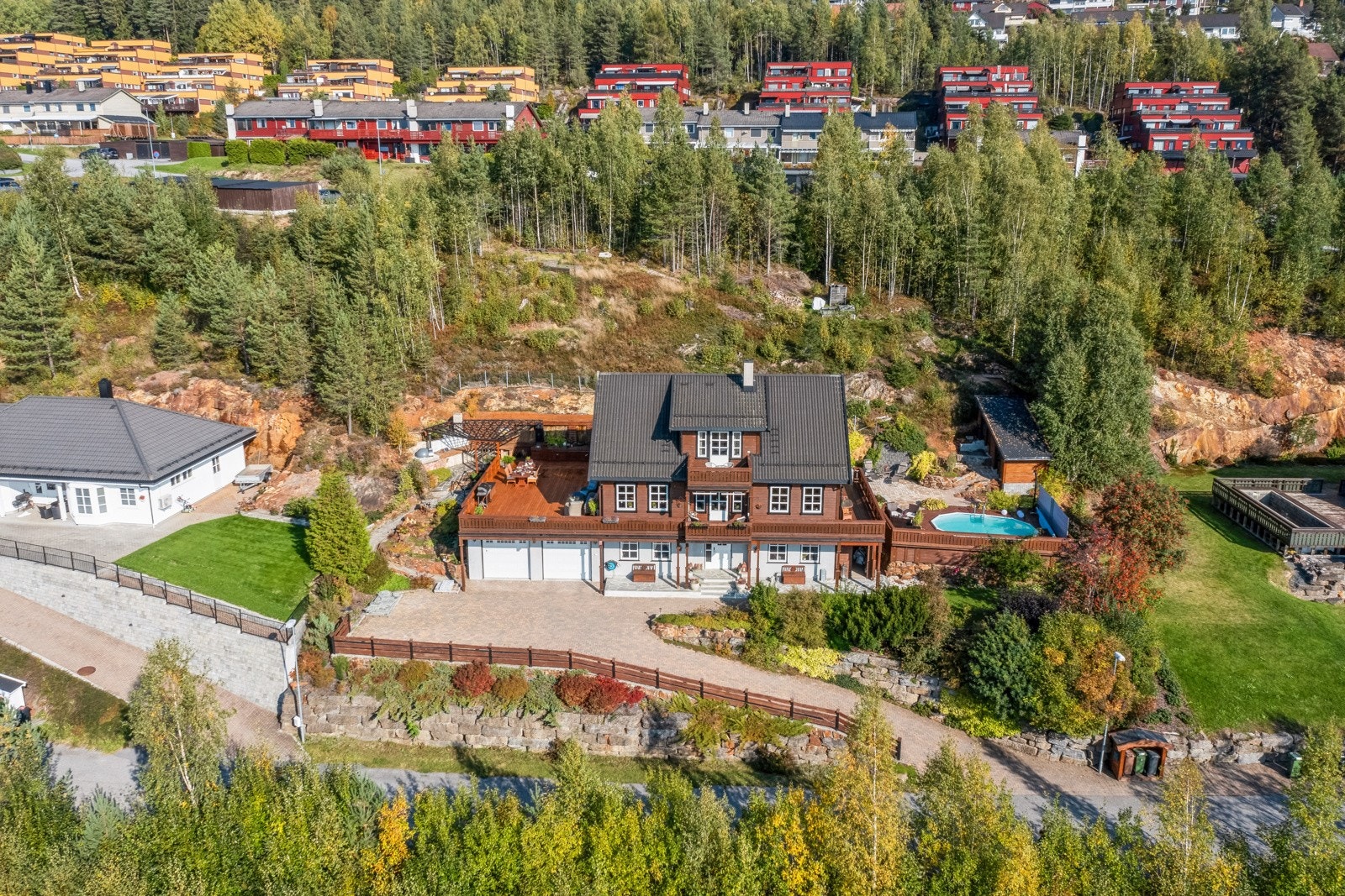 Ta kontakt for å avtale privatvisning av denne flotte og innholdsrike familieboligen! Galleribilde