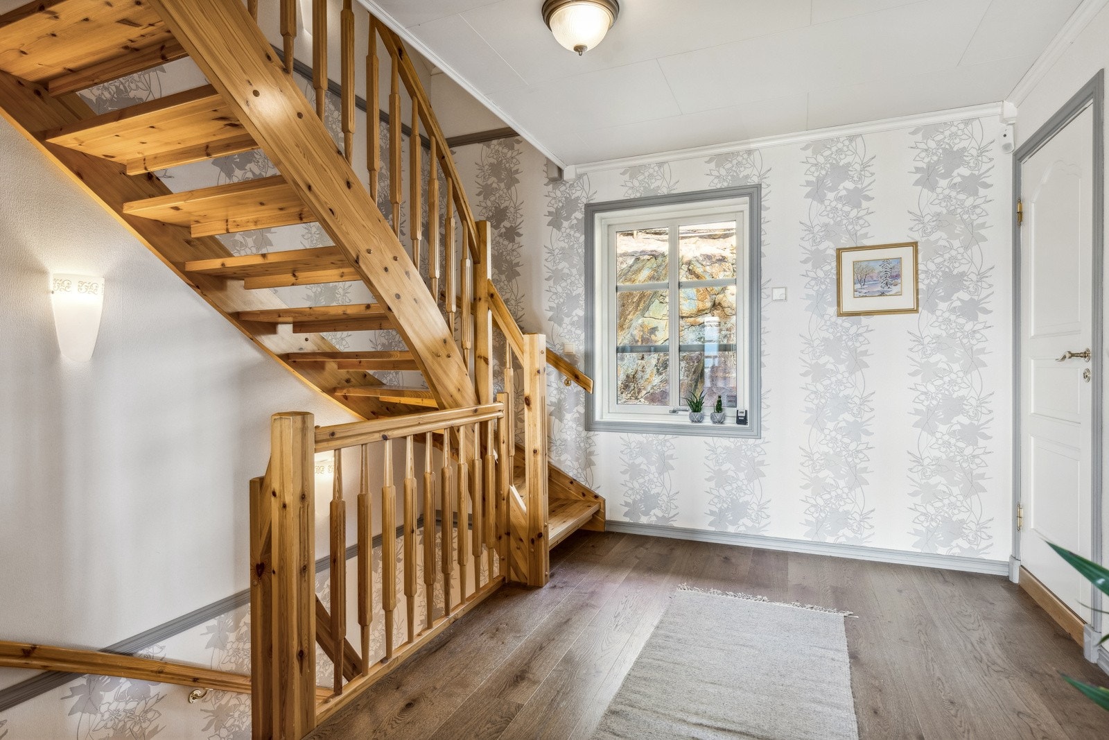 Gangen til hovedetasjen. Galleribilde