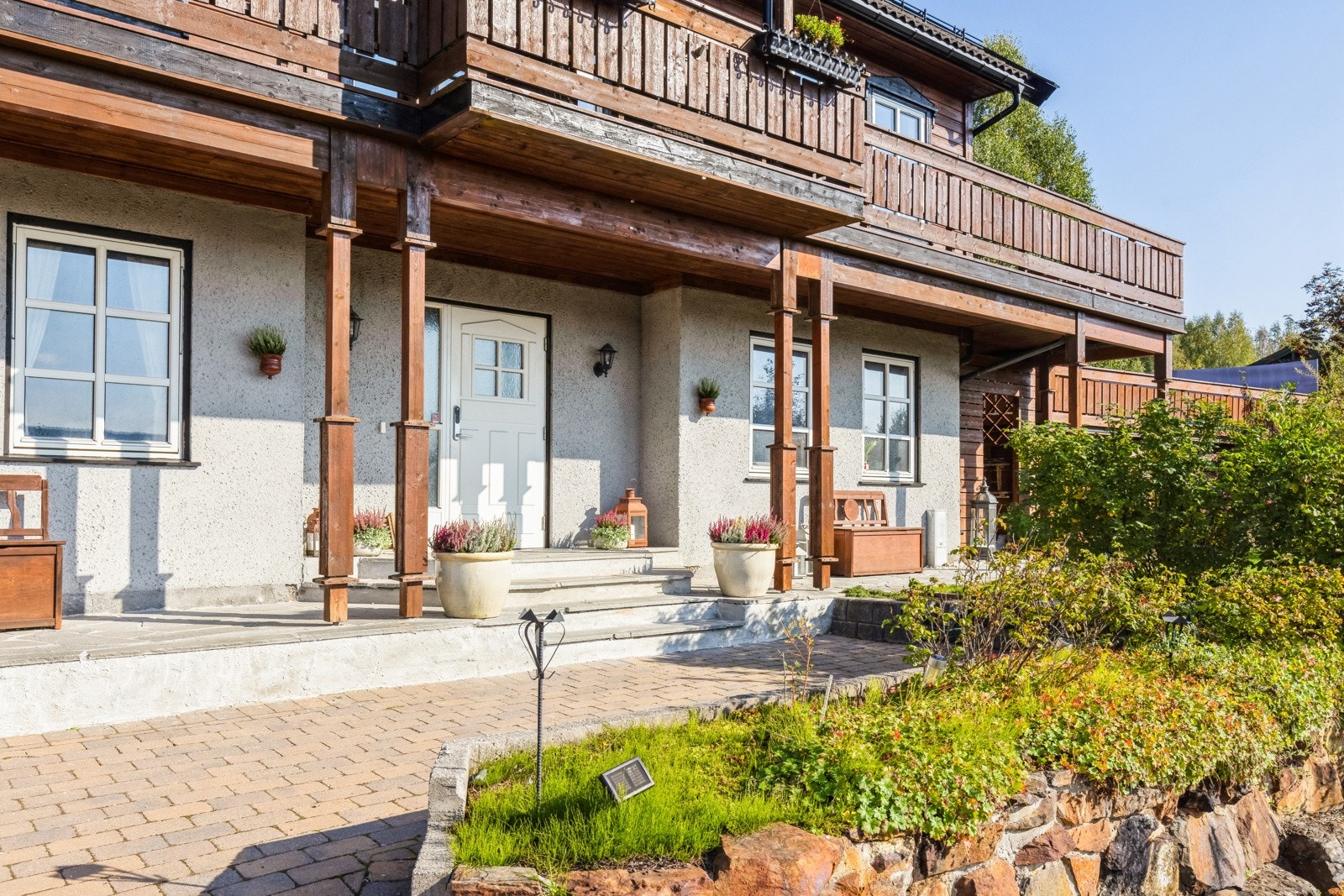 Bli med inn i denne innholdsrike og velholdte boligen! Galleribilde