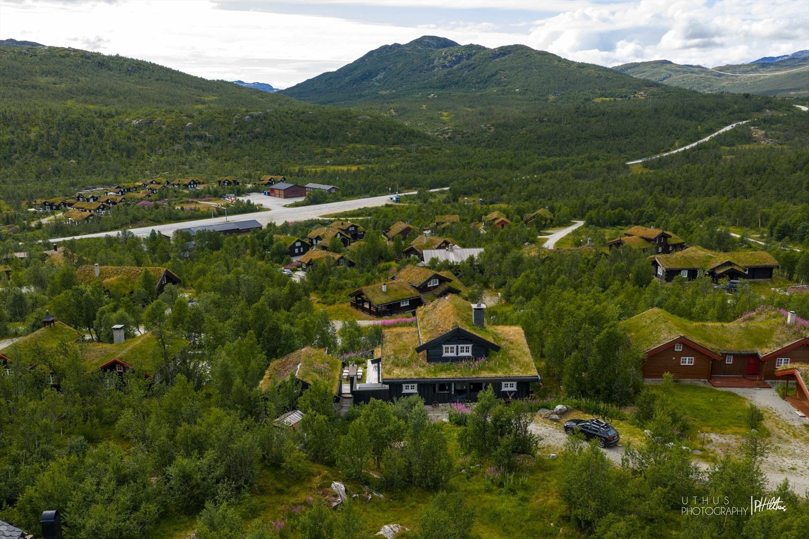 Når snøen smelter forvandles Myrlandslie til et paradis for fjellturer, sykling og naturopplevelser. Området har flere godt merkede stier som passer for både nybegynnere og erfarne turgåere Galleribilde