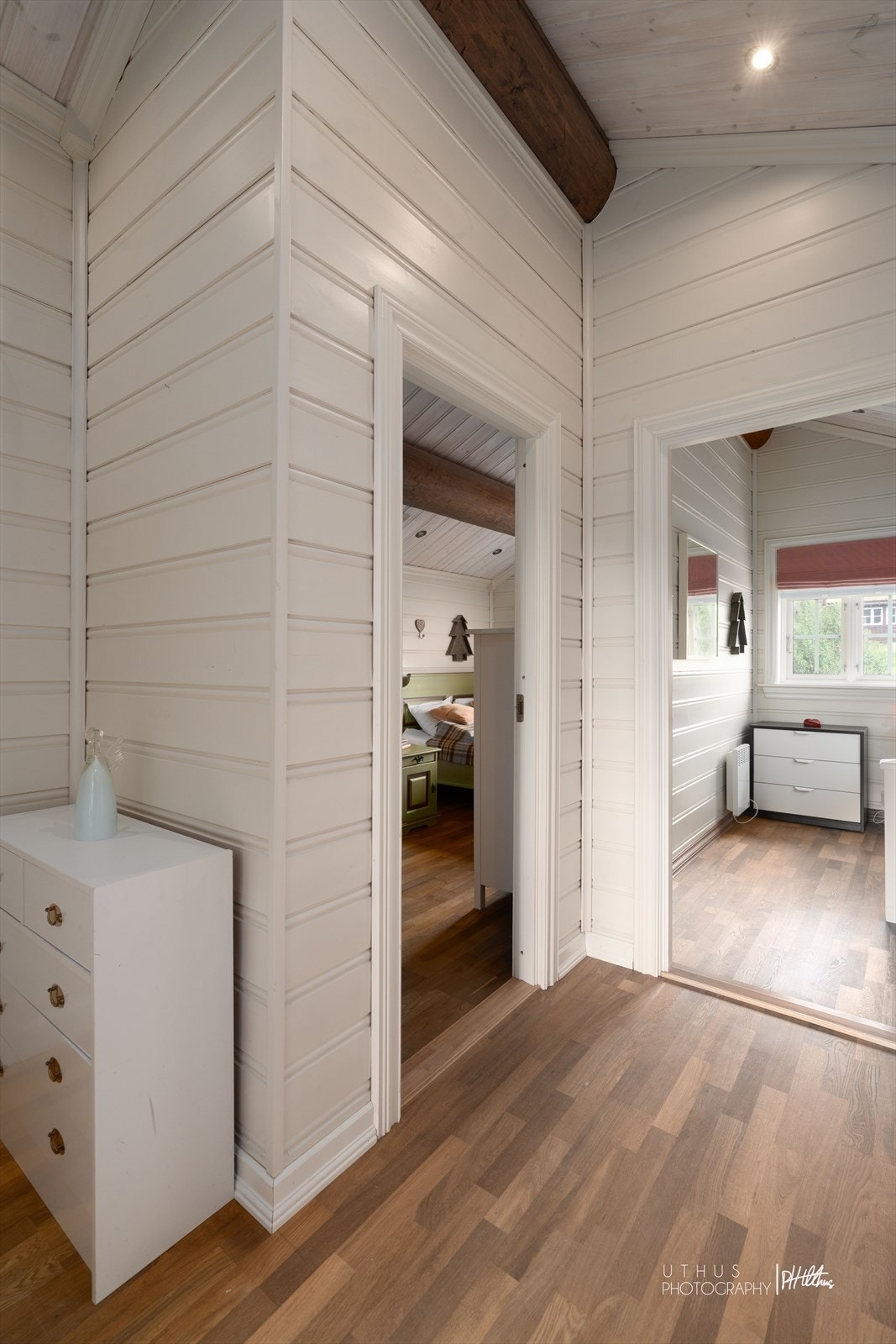 ølger en trappeløpet videre opp til loftsetasjen blir en møtt av to gode soverom og en romslig loftstue Galleribilde