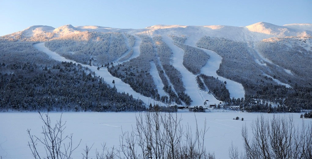Hallingskarvet skisenter og dets 3 heiser og 8 nedfarter Galleribilde