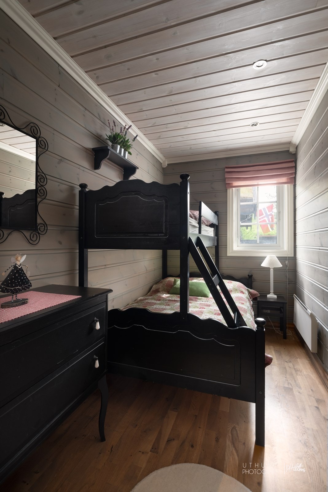 På hovedplanet har en et soverom til som egner seg ypperlig som barne-/gjesterom Galleribilde