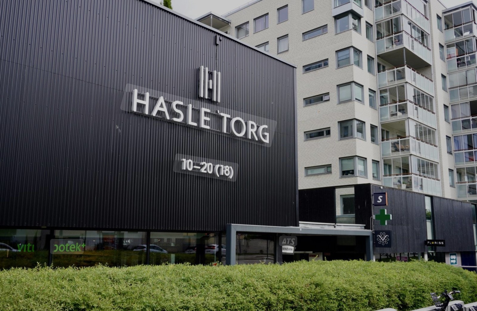 Hasle Torg med et rikt utvalg av butikker, servering og treningssenter Galleribilde