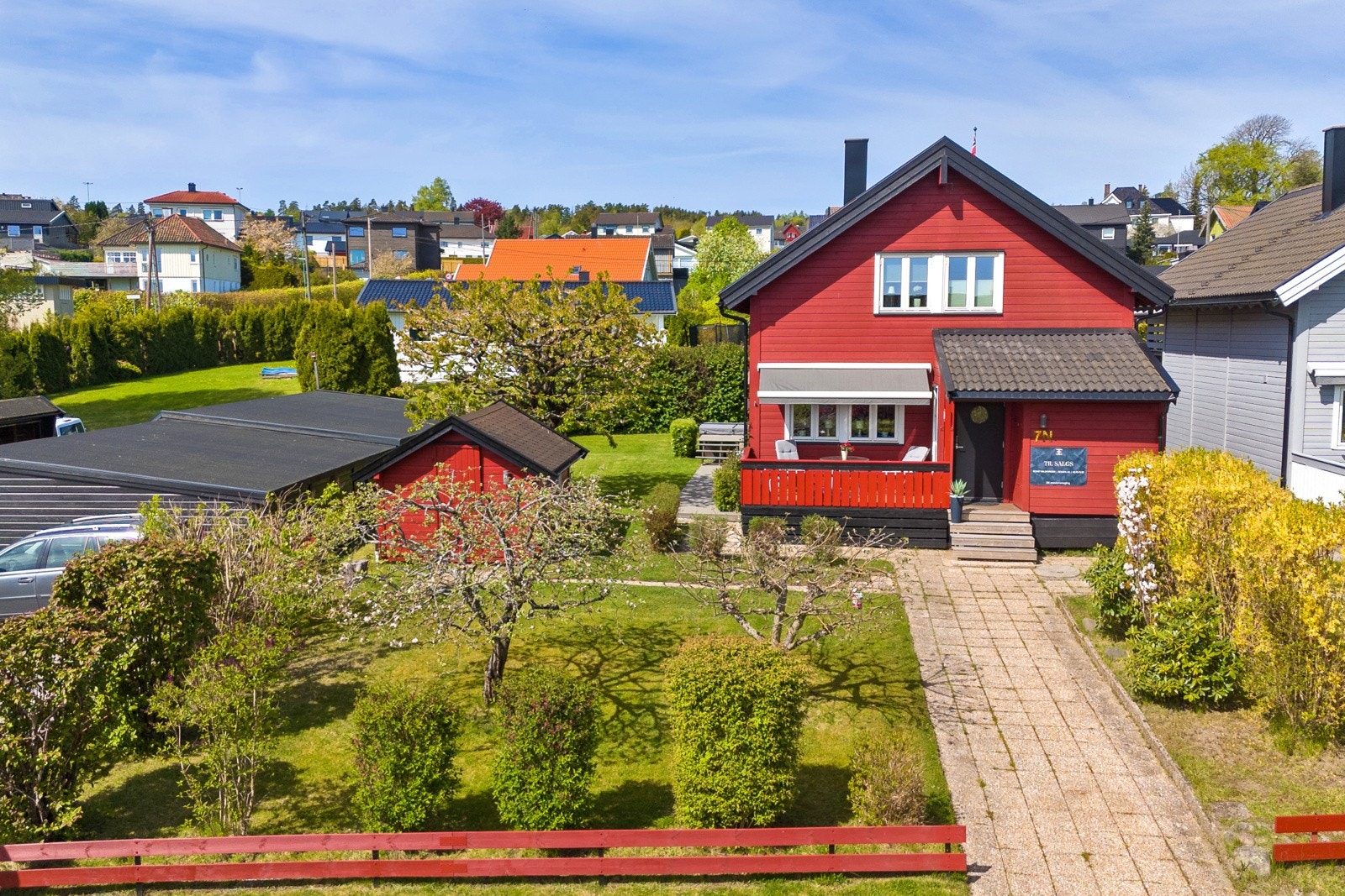 Et innholdsrikt og familievennlig hjem i et attraktivt boligområde på Jeløya. Galleribilde