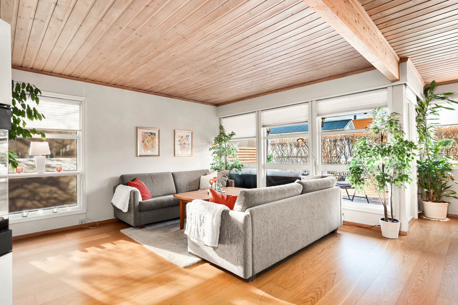 Det er plass til en sofagruppe som rommer hele familien. Galleribilde