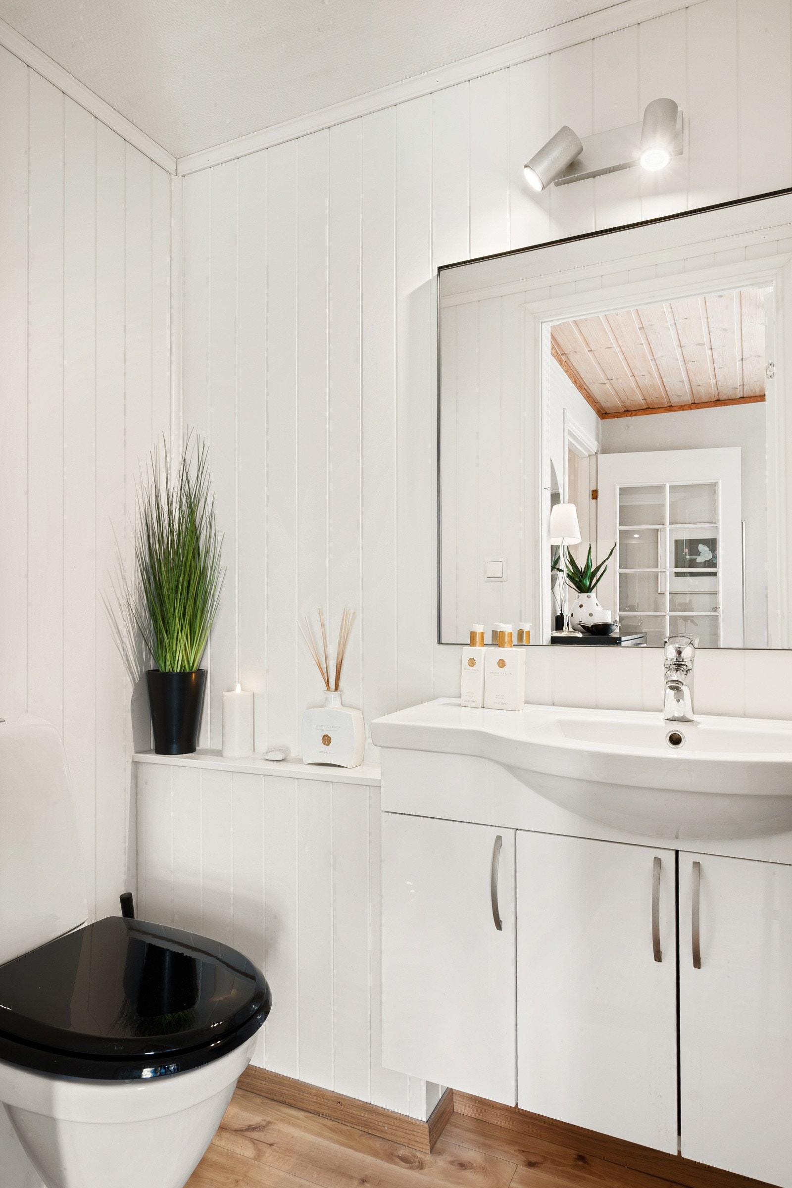 Et praktisk, separat toalett perfekt for familien ved travle morgener. Galleribilde