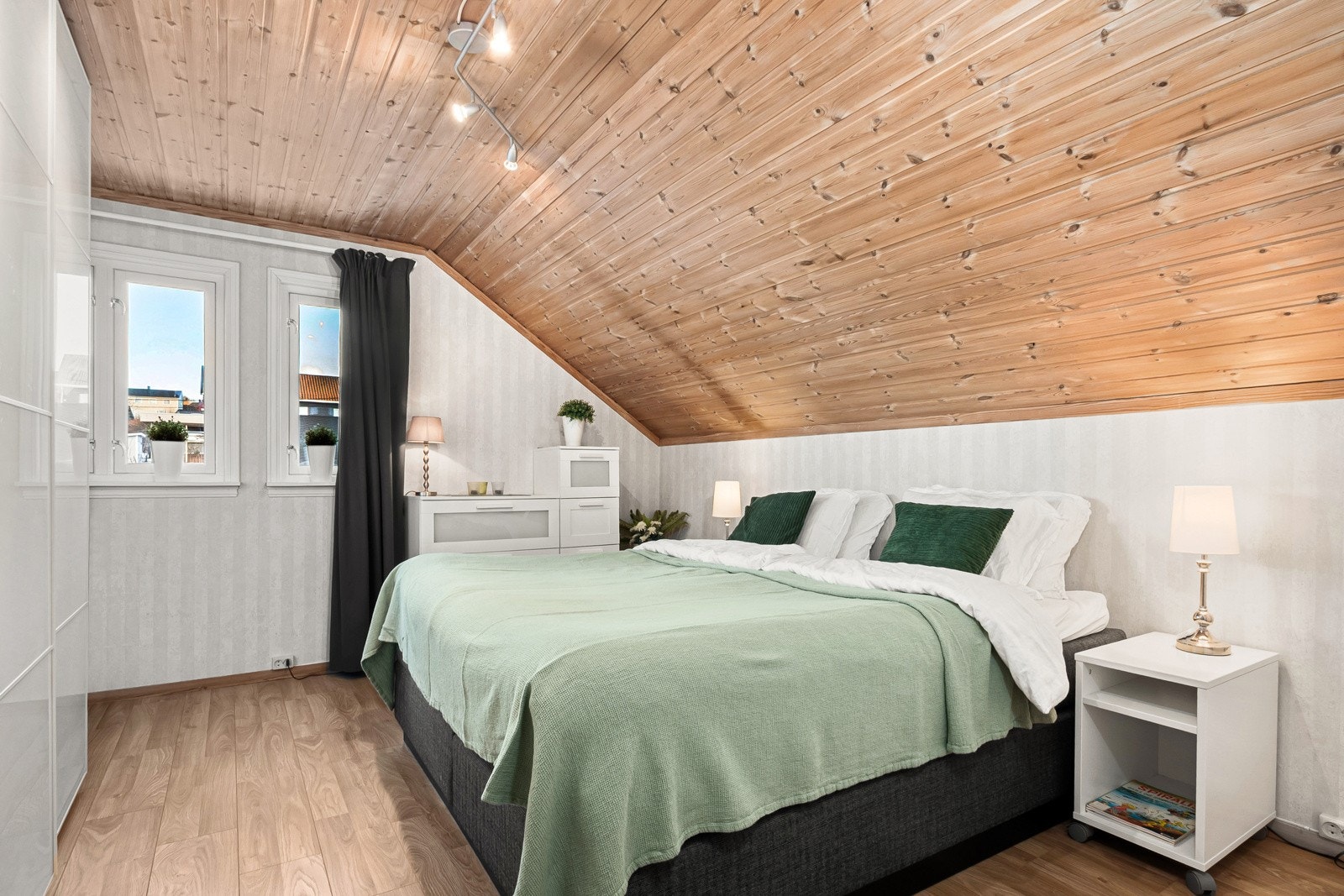 Hovedsoverom med garderobeløsning. Galleribilde