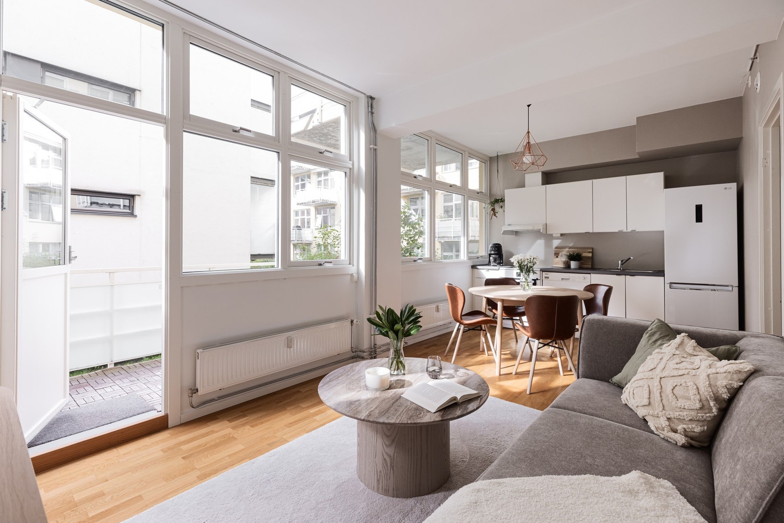 Dette er en lys og delikat 2-roms i nyere bygg fra 2008. Galleribilde