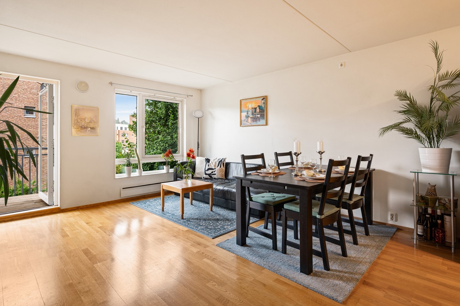 Her kan du invitere over familie og venner på hyggelige sammenkomster! Galleribilde