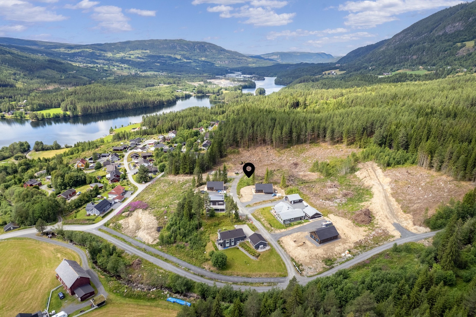 Privatmegleren ved Morten Liavaag har gleden av å presentere denne tiltalende enebolig under oppføring beliggende i et nyere og attraktivt boligfelt på nedsiden av Aurdal sentrum. Galleribilde