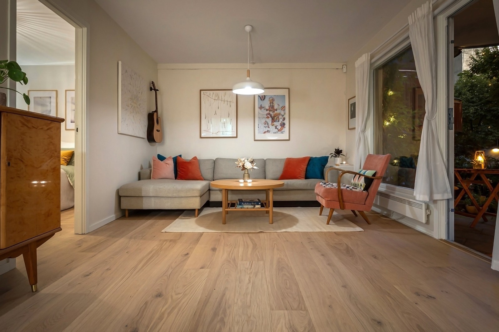 Boligen har en herlig atmosfære om kvelden. Galleribilde