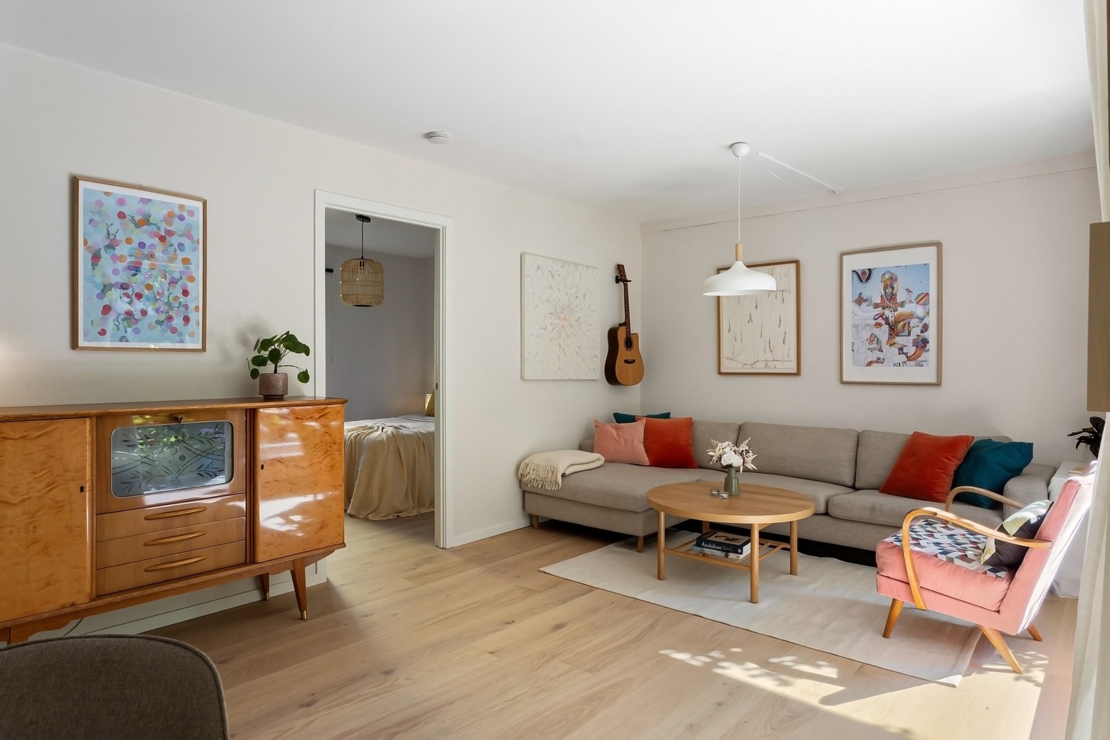 Boligen er holdt i lyse farger. Galleribilde