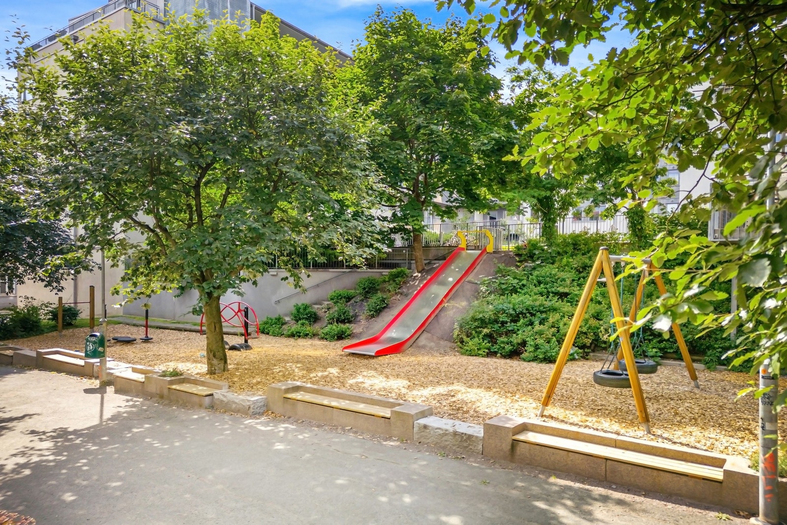 Borettslaget har flere flotte utearealer som er godt tilrettelagt for barn. Galleribilde