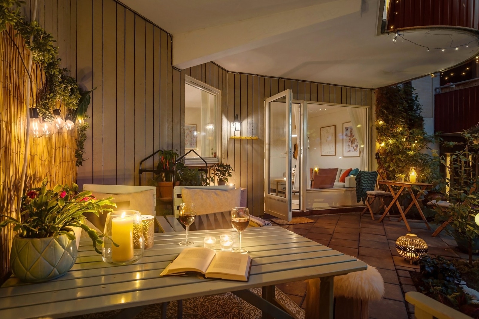 Markterrassen er belagt med betongheller og er på hele 17 kvm. Galleribilde