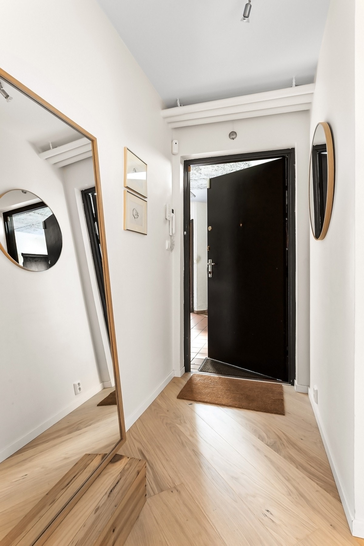 Entréen er lys og innbydende. Galleribilde