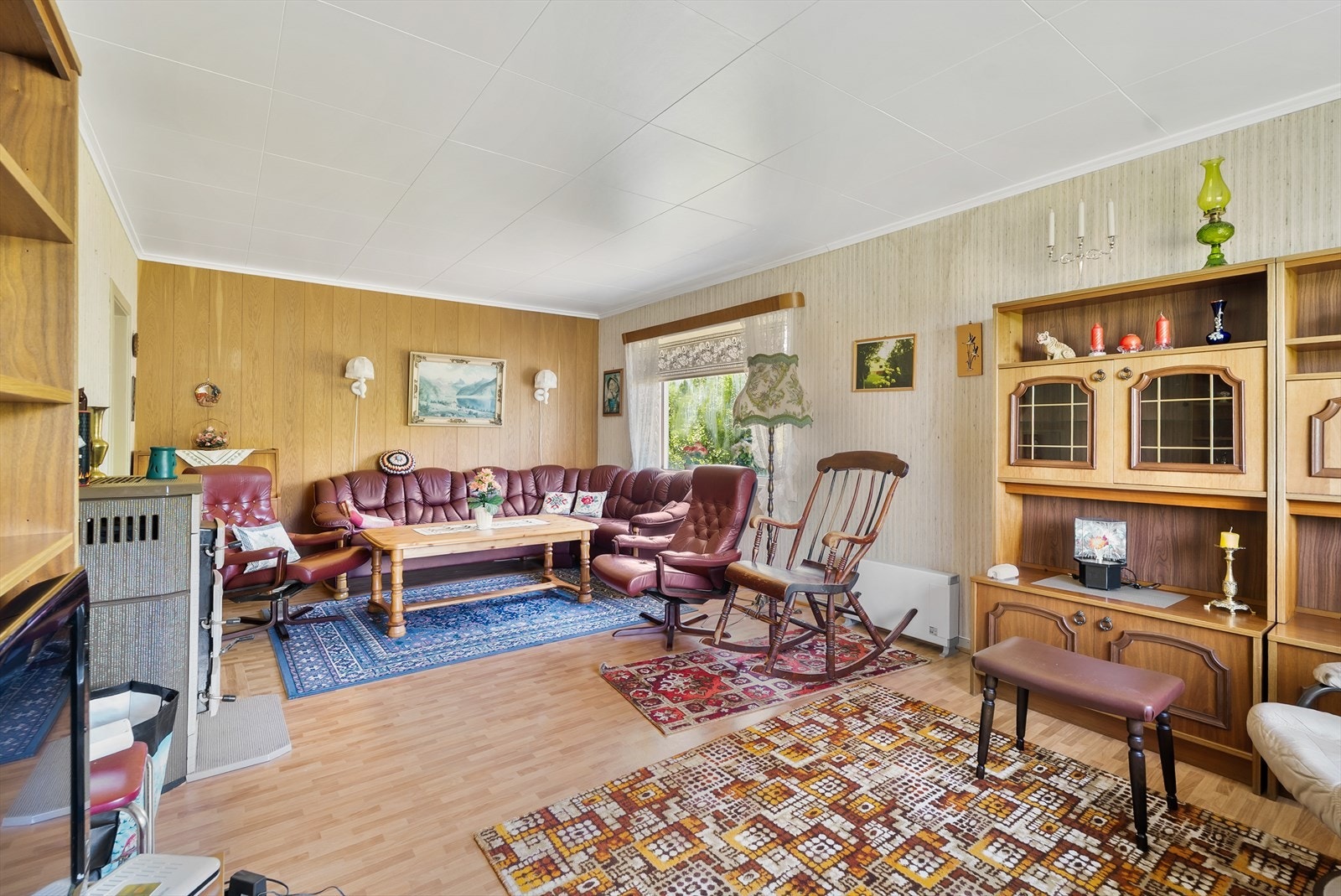 Midt i rommet er det kamin, og her kan det monteres en stemningsfull peis. Galleribilde