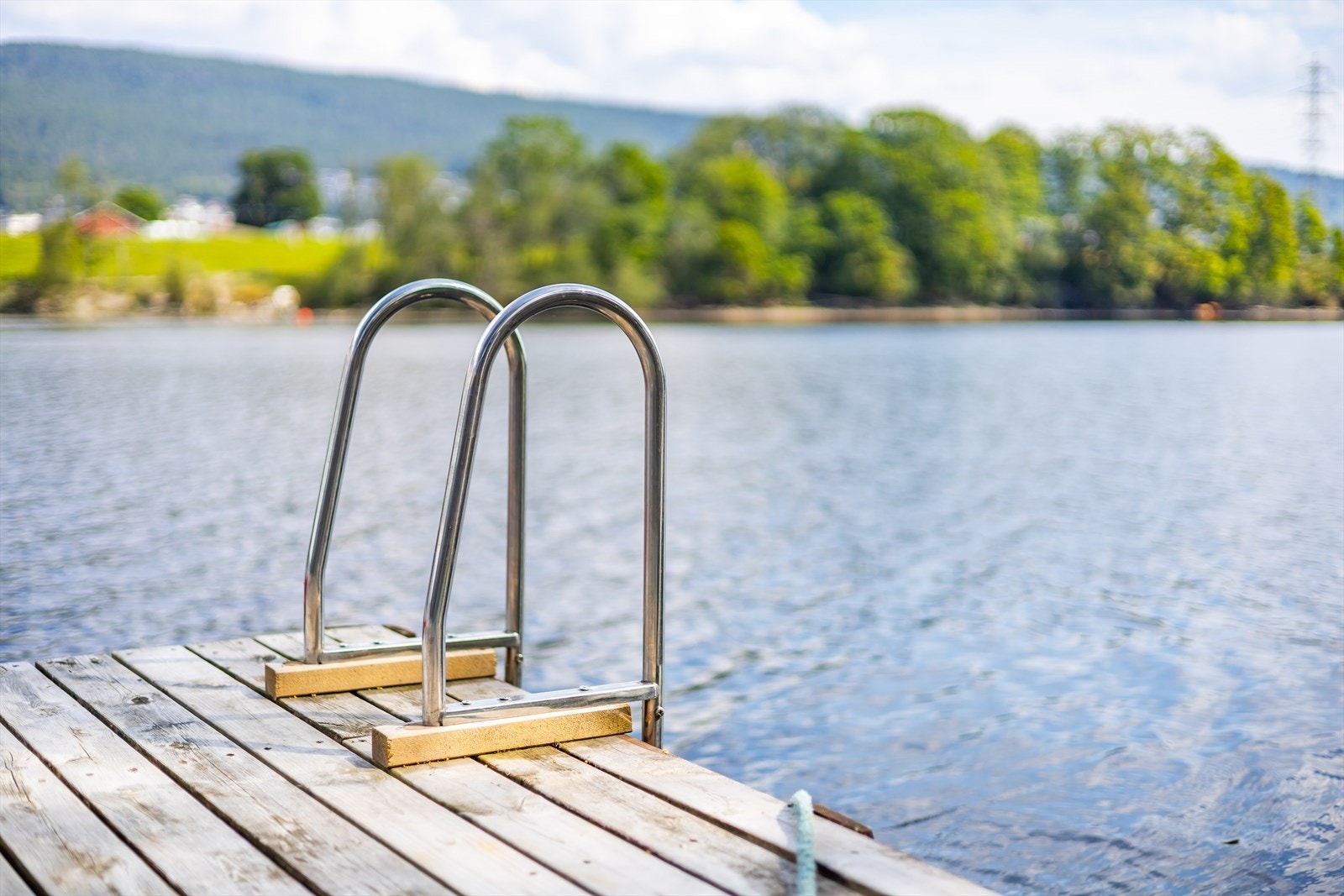Egen flytebrygge med stige Galleribilde