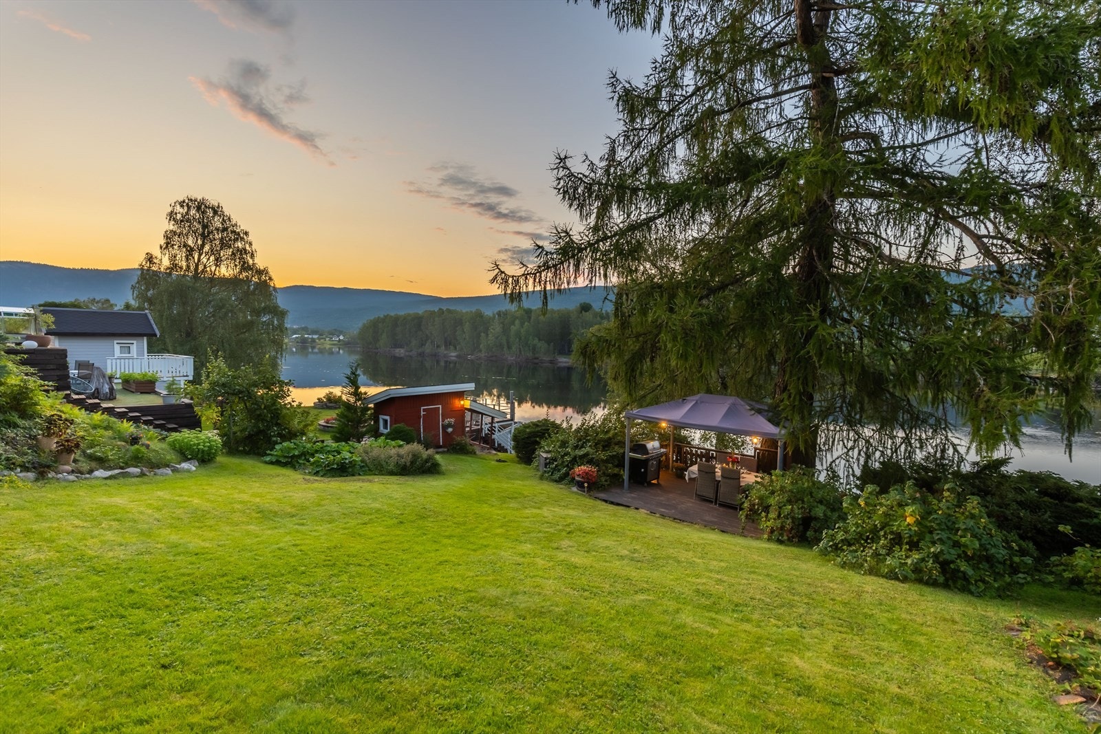 Her kan solnedgangen nytes til sent på kvelden sommerstid Galleribilde