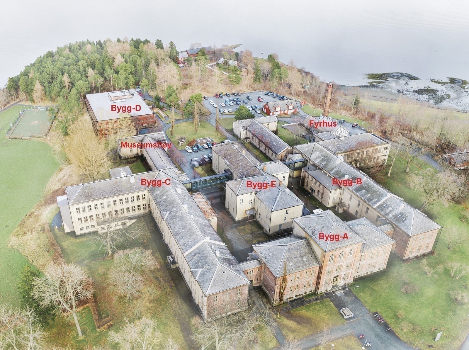 Oversiktsbilde med byggbeskrivelse: Bygg benevnelse iht. dagens merking. Galleribilde