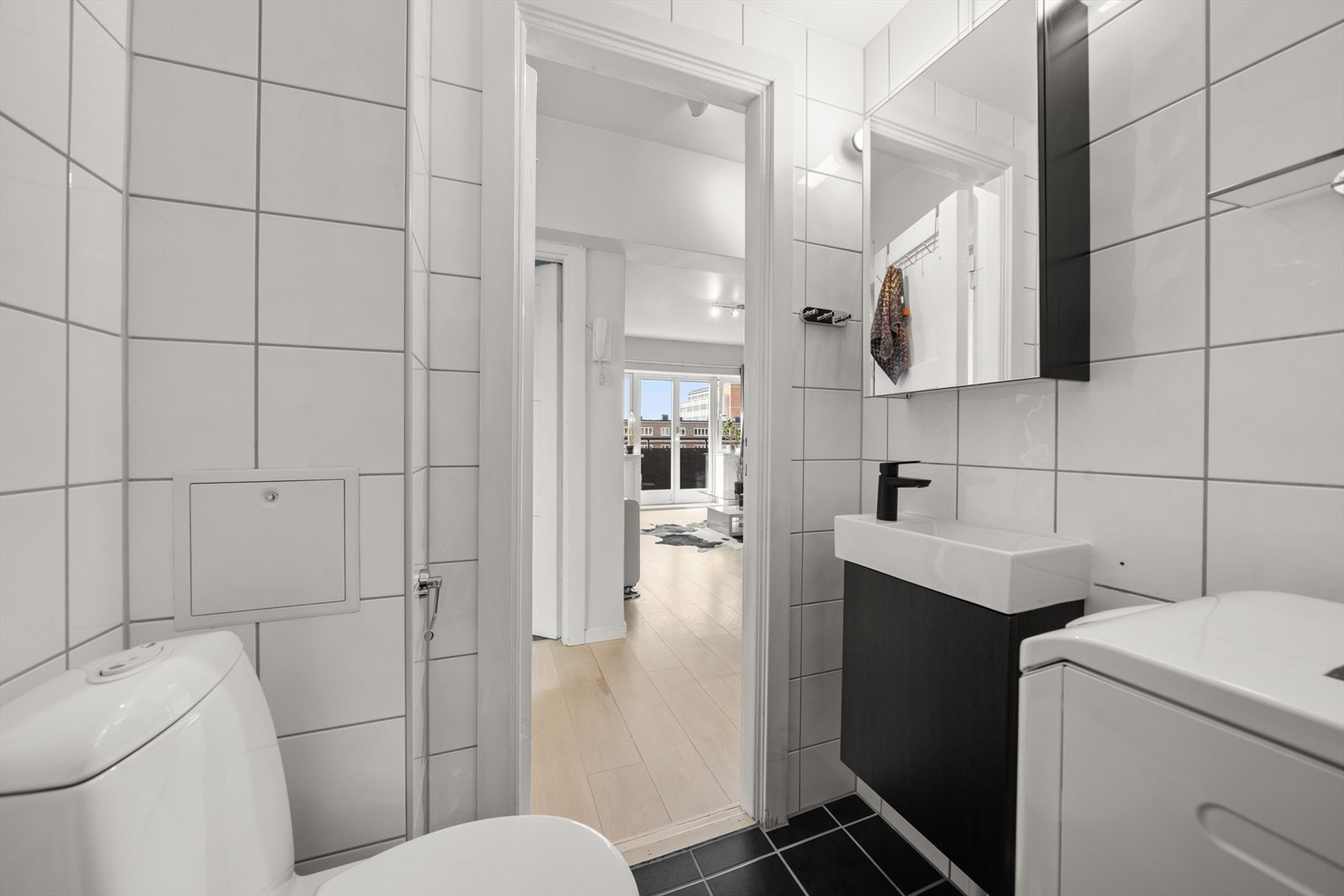 Pent flislagt bad. Galleribilde