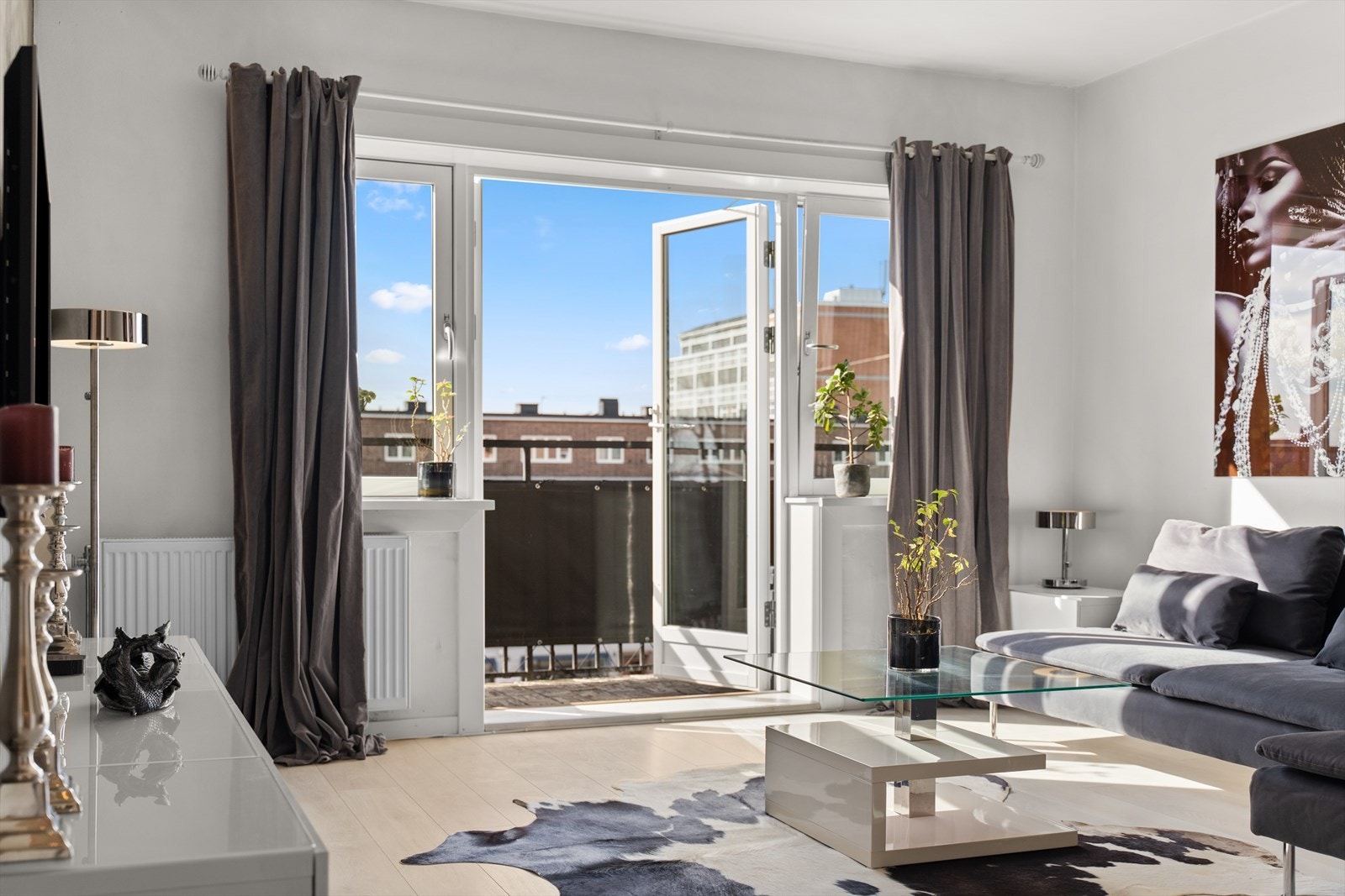 Leiligheten ligger i byggets 5 etasje og har dermed et pent utsyn fra vinduene. Galleribilde