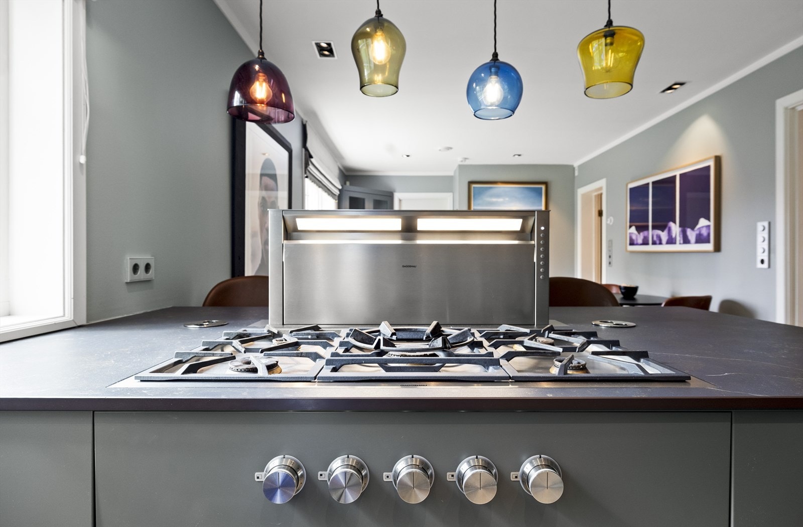 Høy kvalitet med Dekton benkeplate og hvitevarer fra kvalitetsleverandøren Gaggenau Galleribilde