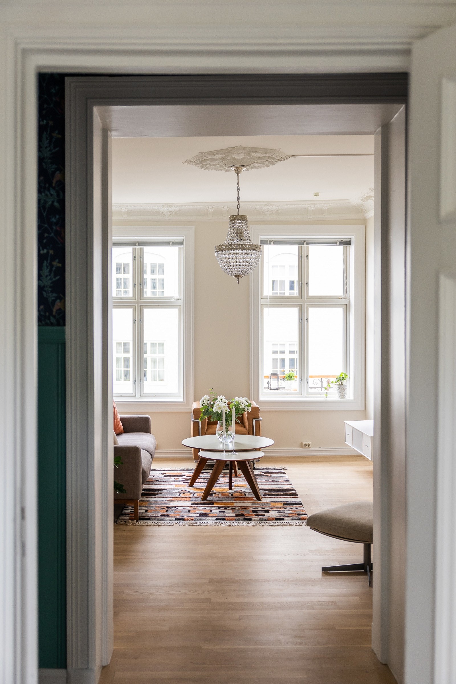 Her får du leilighet med klassiske detaljer, takhøyde, store vinduer mm. Galleribilde