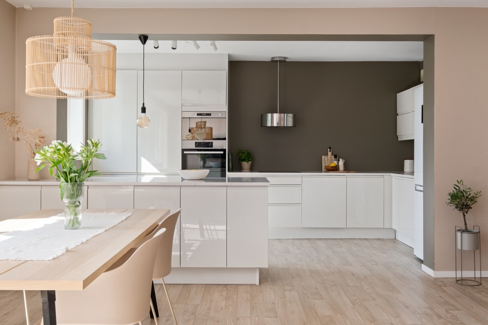 Boligen er holdt i delikate farger. Galleribilde