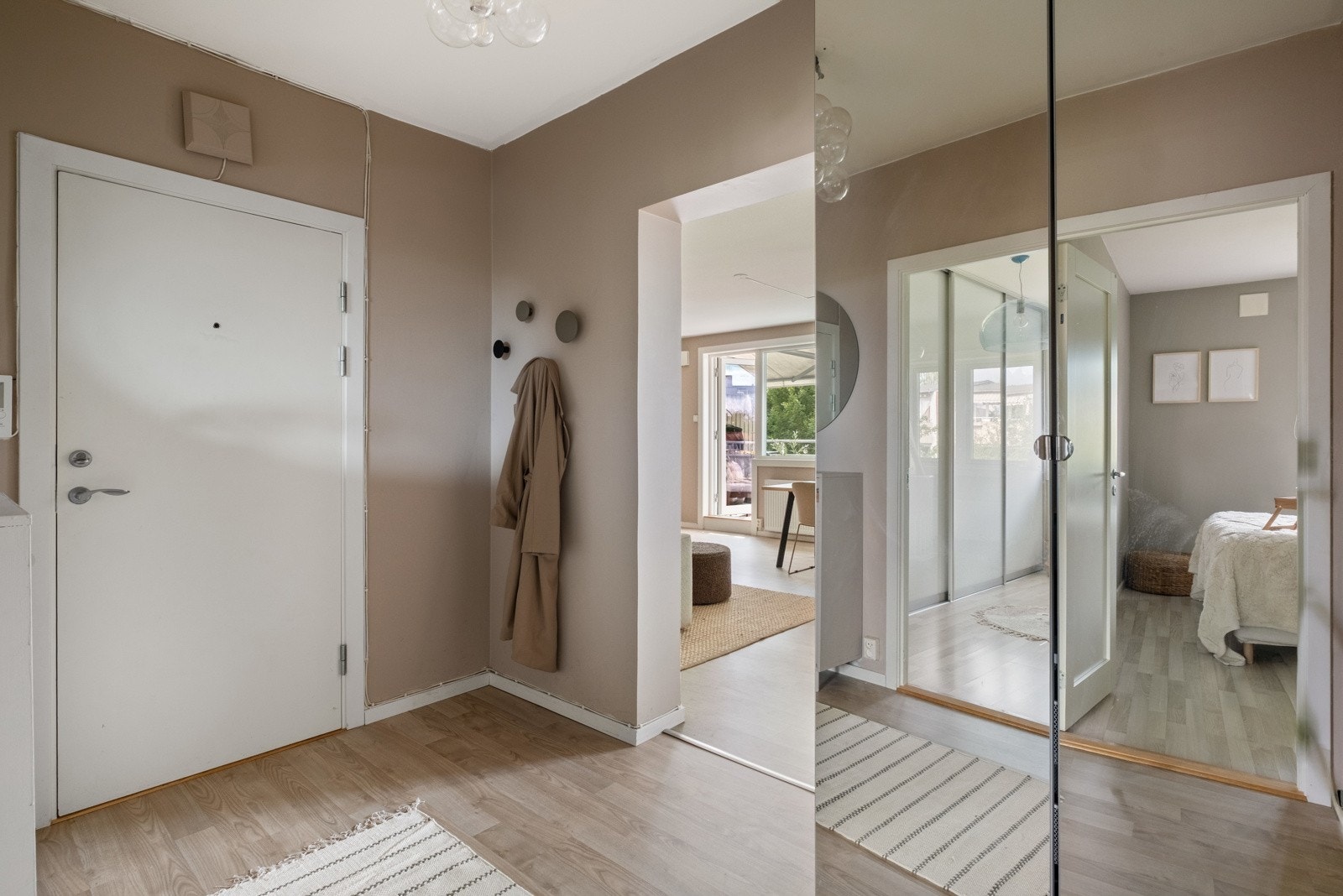 Inngangspartiet er et hyggelig første møte med boligen. Galleribilde