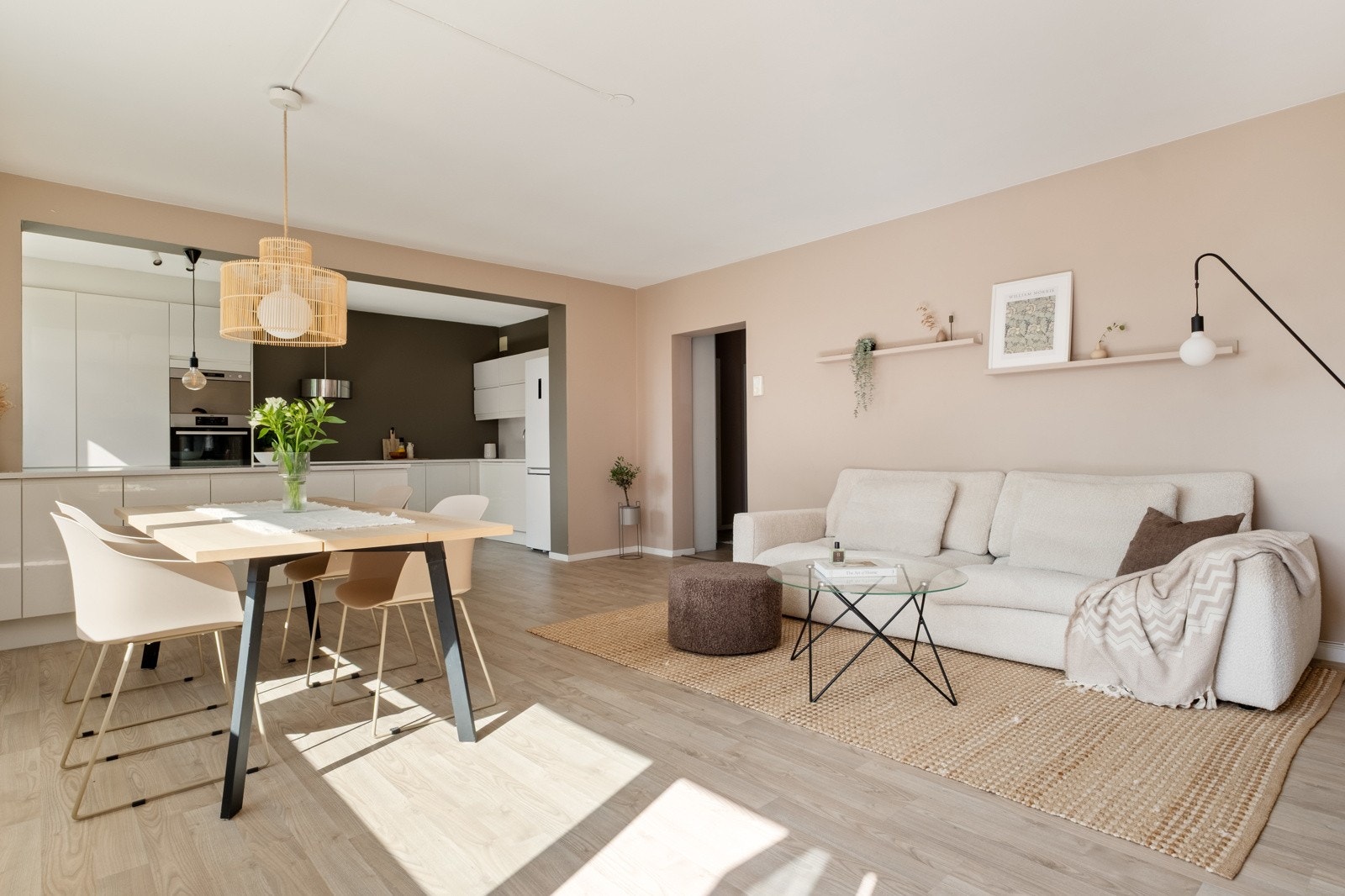 Stuen kan innredes med ulike soner for både egentid og sosialt samvær. Galleribilde