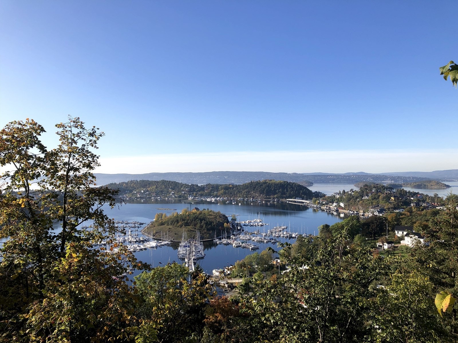 Utsikt over Paddehavet på vei ned gjennom Kjærlighetsstien etter handletur på Holtet. Galleribilde