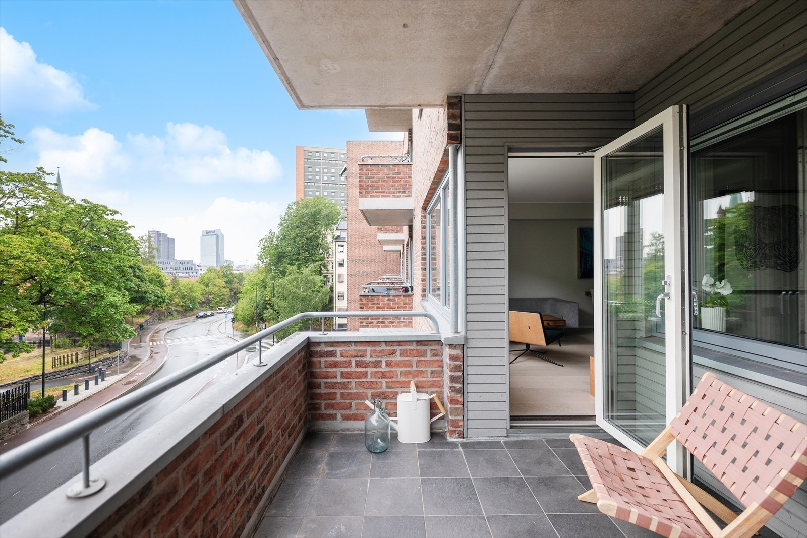 Dette er en moderne og oppusset selveierleilighet med fin beliggenhet i 3. etasje med solrik balkong. Galleribilde