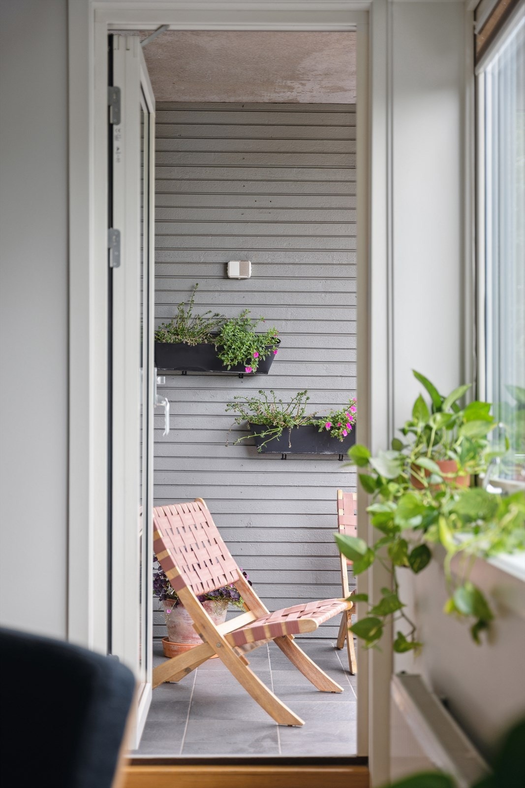 Fra stuen er det utgang til sydvestvendt balkong på 6 m². Galleribilde