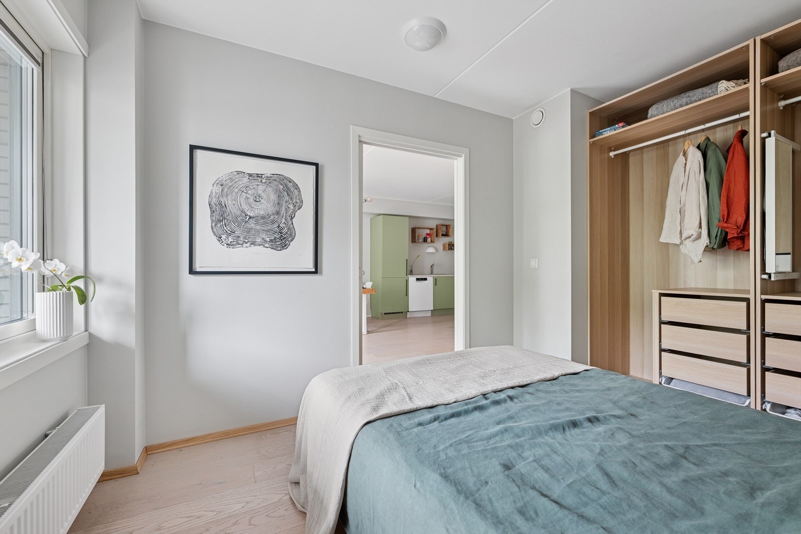 Soverommet er malt i en behagelig, dus farge. Galleribilde