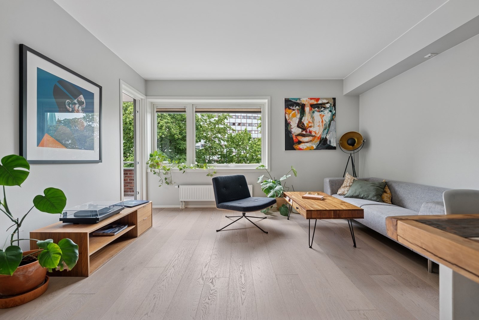 Simon Barood (467 97 302) v/DNB Eiendom har gleden av å presentere Åkebergveien 14! Galleribilde