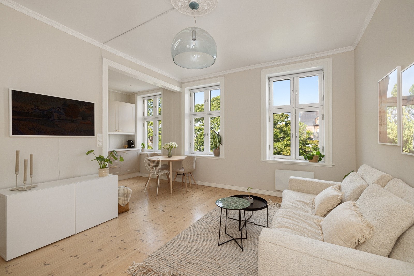 En pen og stilren 2(3)-roms leilighet med sentral beliggenhet mellom Grünerløkka og Torshov. Galleribilde