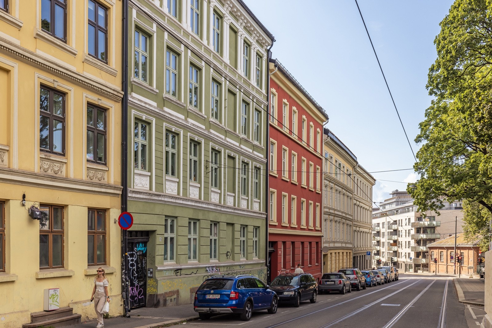 Leiligheten har en god beliggenhet med gangavstand til kollektivtransport, koselige kaféer, butikker og grøntområder. Galleribilde