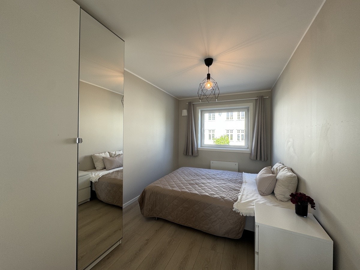 Alle soverom har store garderobeskap Galleribilde