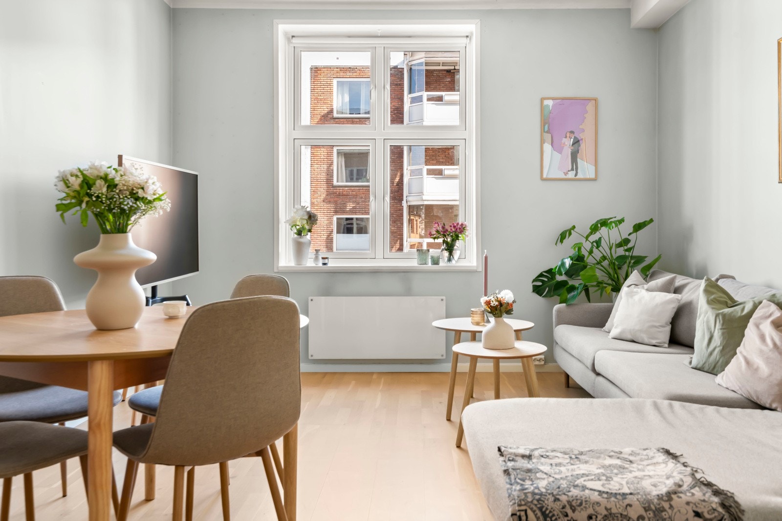 Tor Martin Tinderholt v/Pivatmegleren Aksept har gleden av å ønske velkommen til Bjerregaards gate 28A! Galleribilde