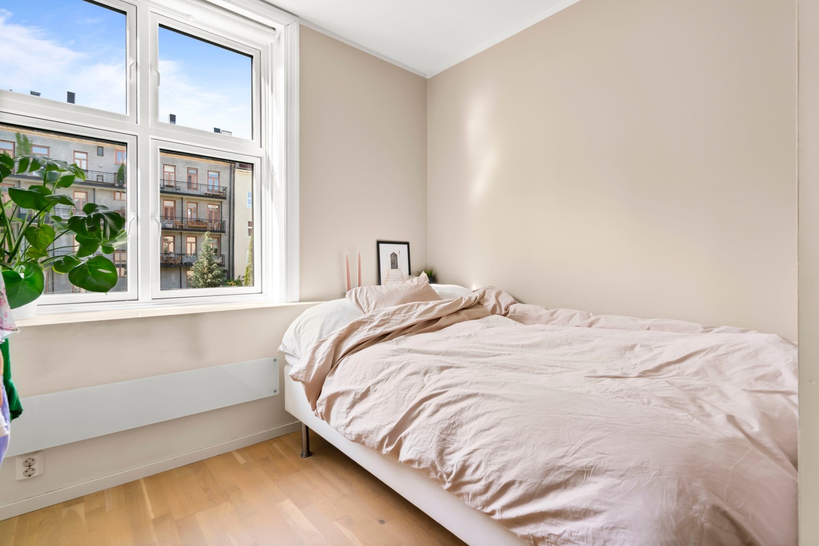 Delikate fargevalg og lekre fargevag på soverom. Galleribilde