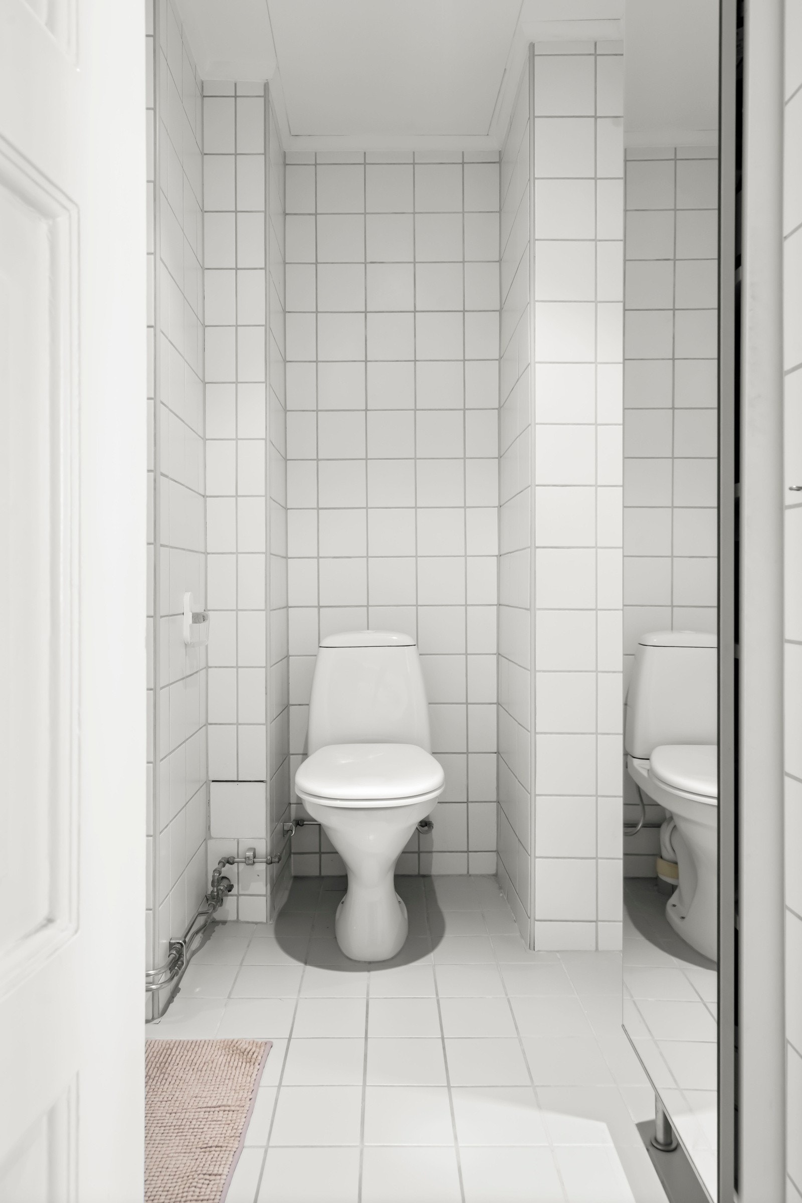 Lyst og flislagt baderom fra 2004. Galleribilde