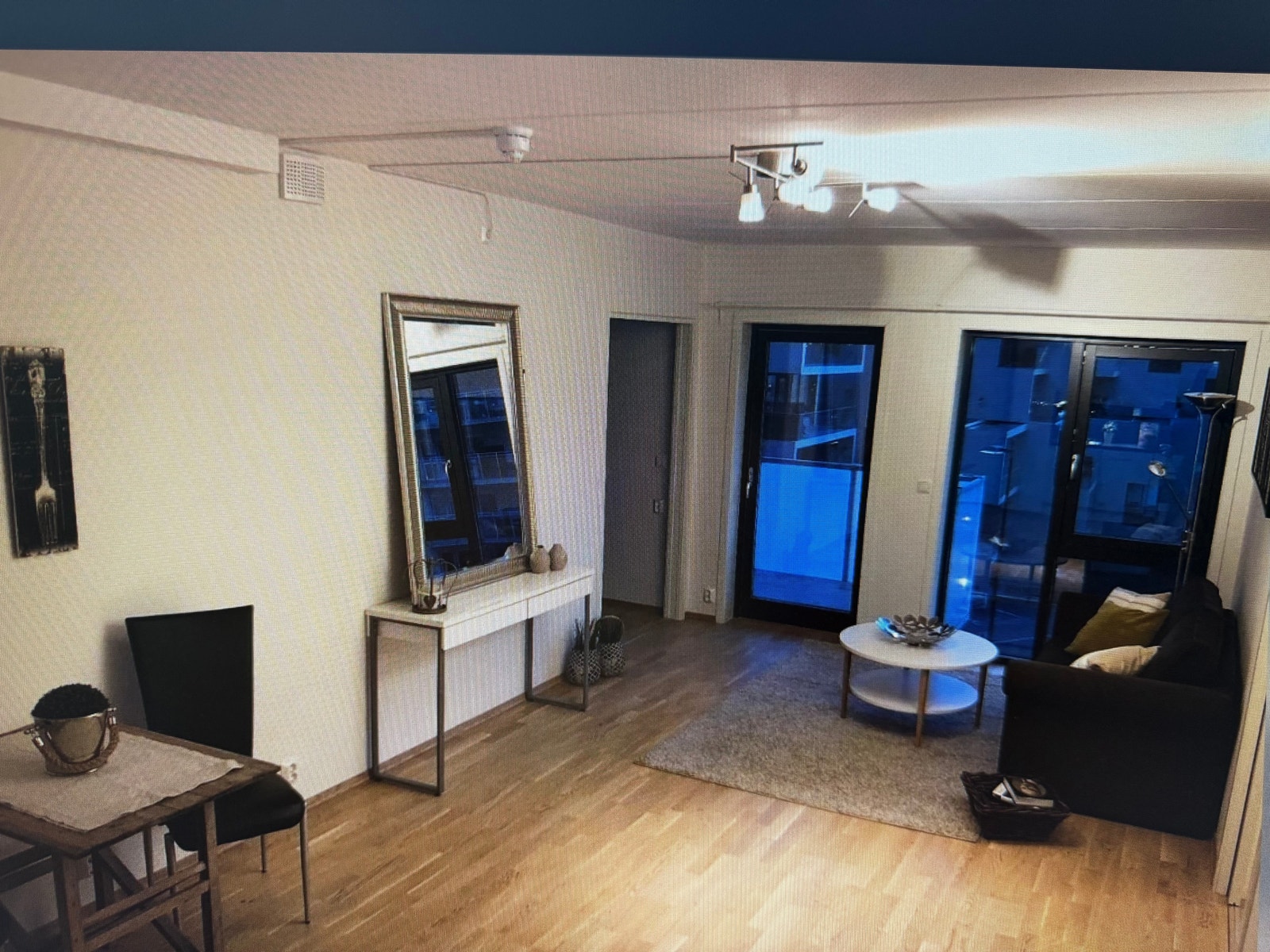 STOR FIN STUE MED UTGANG TIL BALKONG Galleribilde