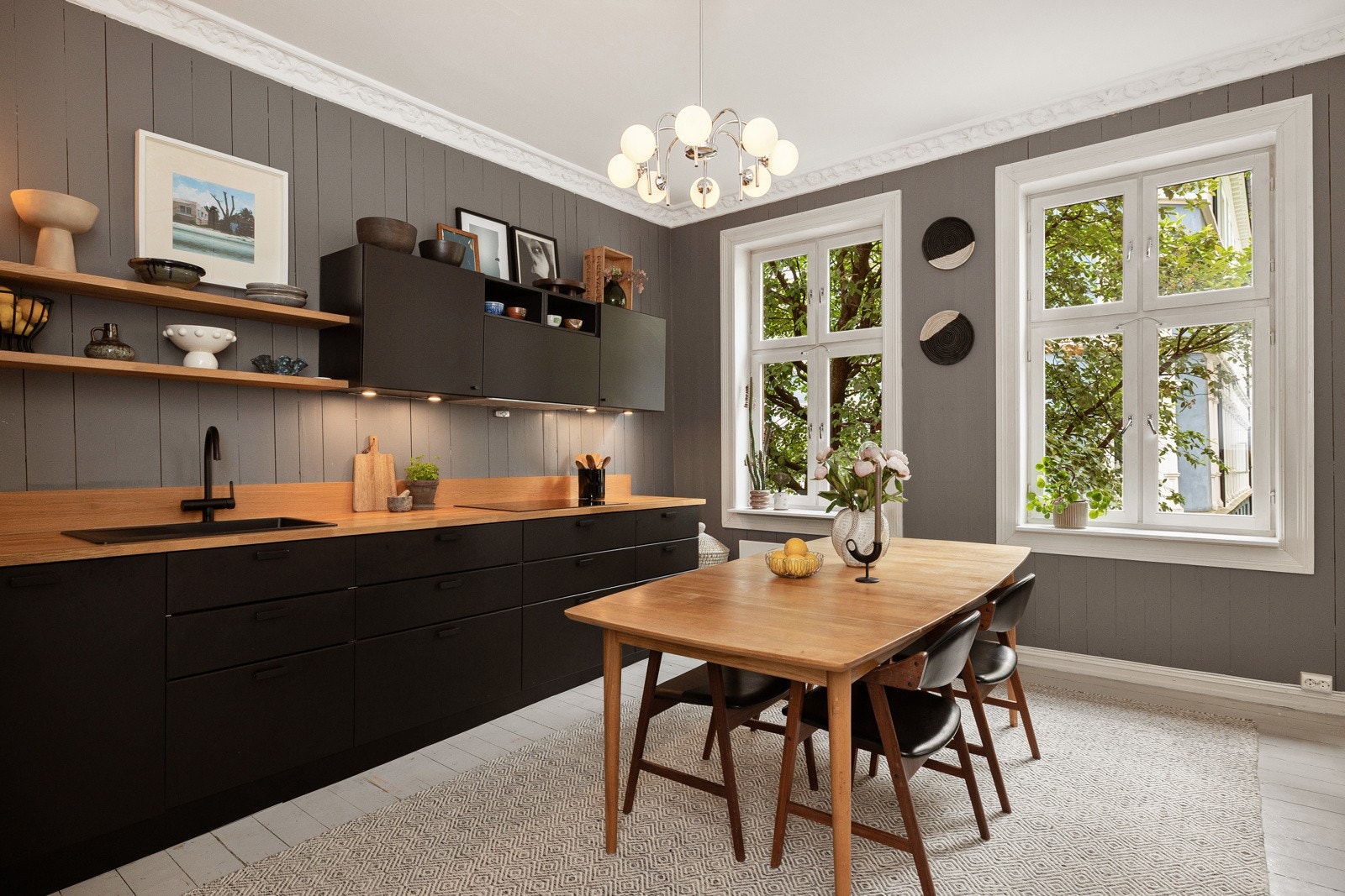 Her er det riktig med plass til et større spisebord for hyggelig sammenkomster. Galleribilde