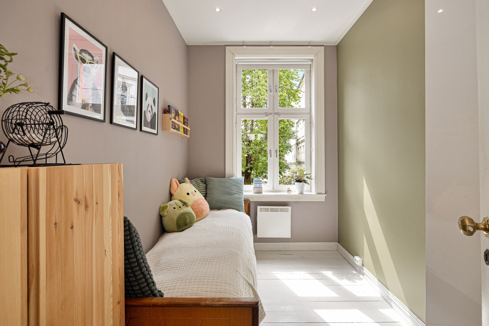 Soverom 2 passer utmerket til barnerom, gjesterom eller kontor - alt etter ønske og behov. Galleribilde