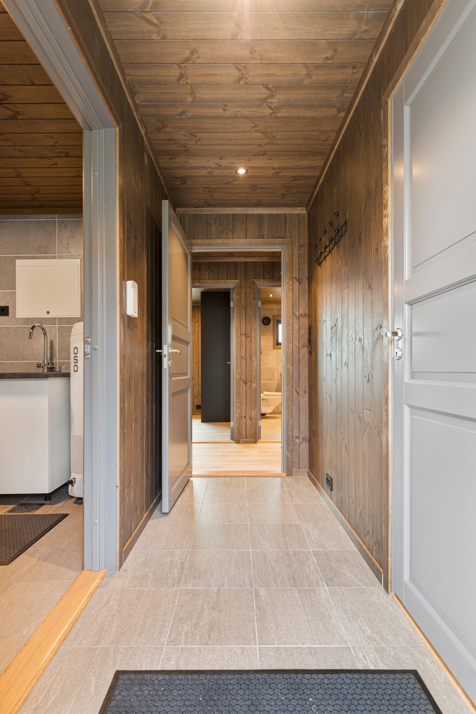 Gang mot stue/kjøkken
Interiørbildet er fra utstillings hytten som er 100% lik denne hytten Galleribilde