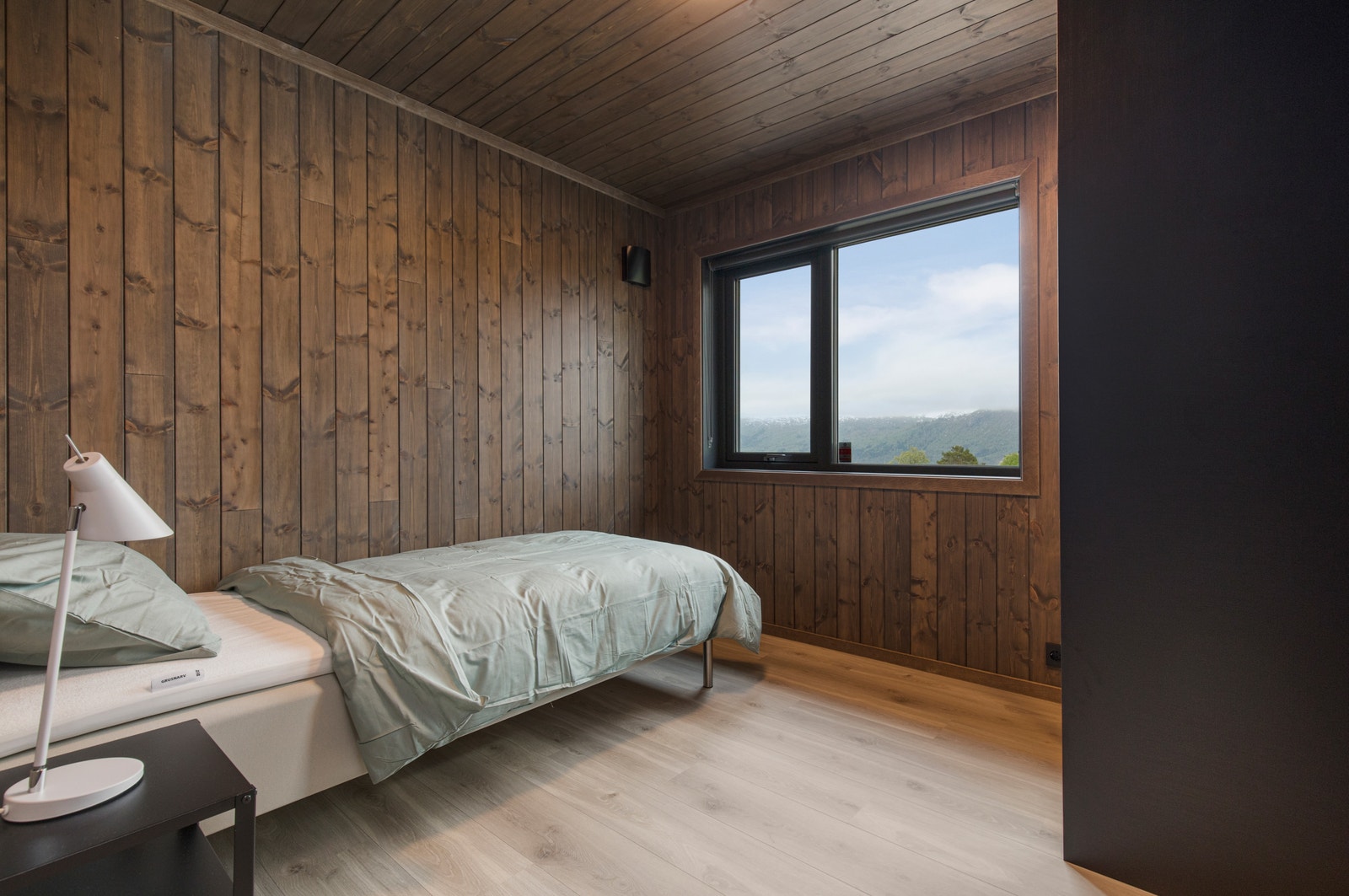 Soverom (blir levert med etasjeseng)
Interiørbildet er fra utstillings hytten som er 100% lik denne hytten Galleribilde