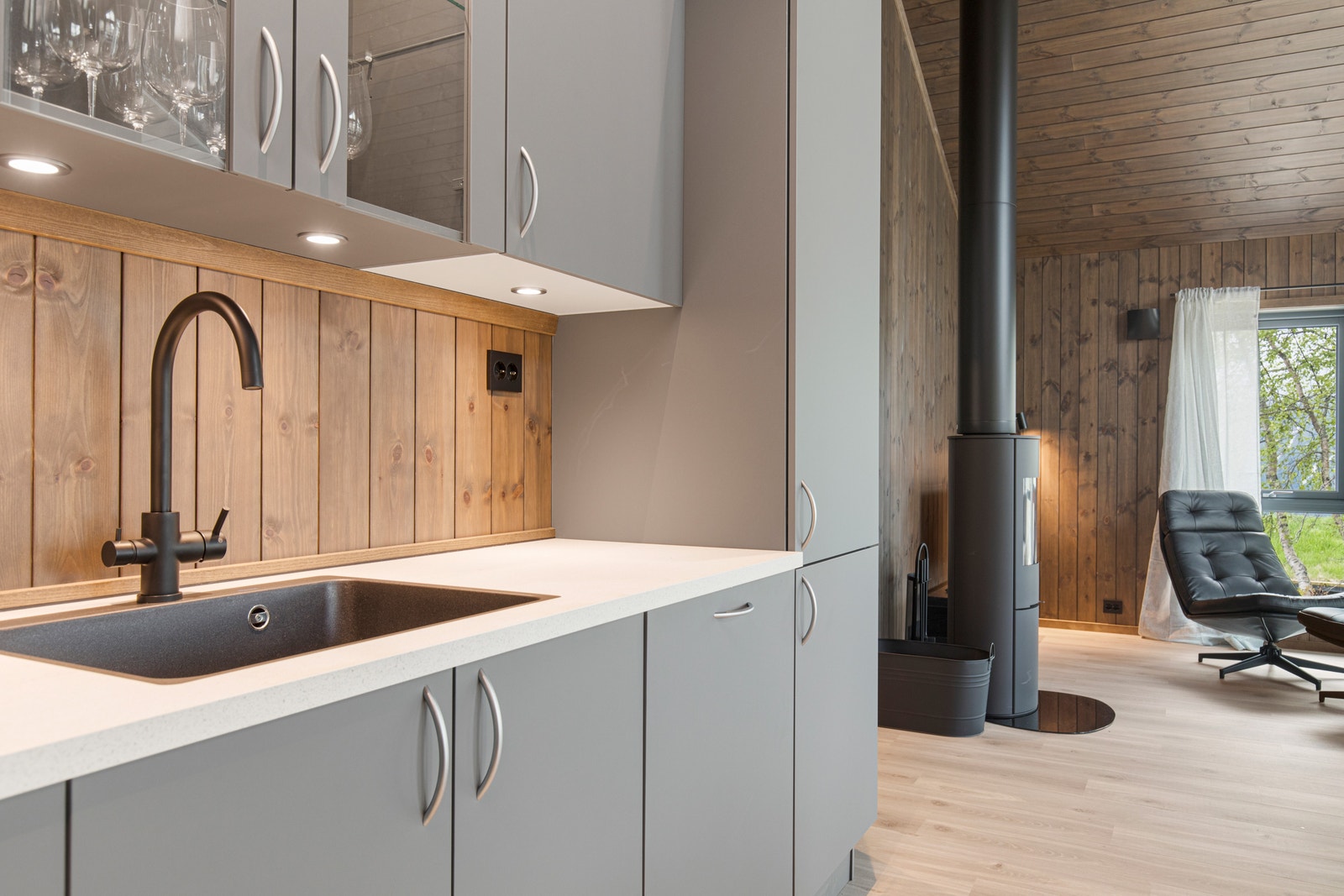 Kjøkken/Stue
Interiørbildet er fra utstillings hytten som er 100% lik denne hytten Galleribilde